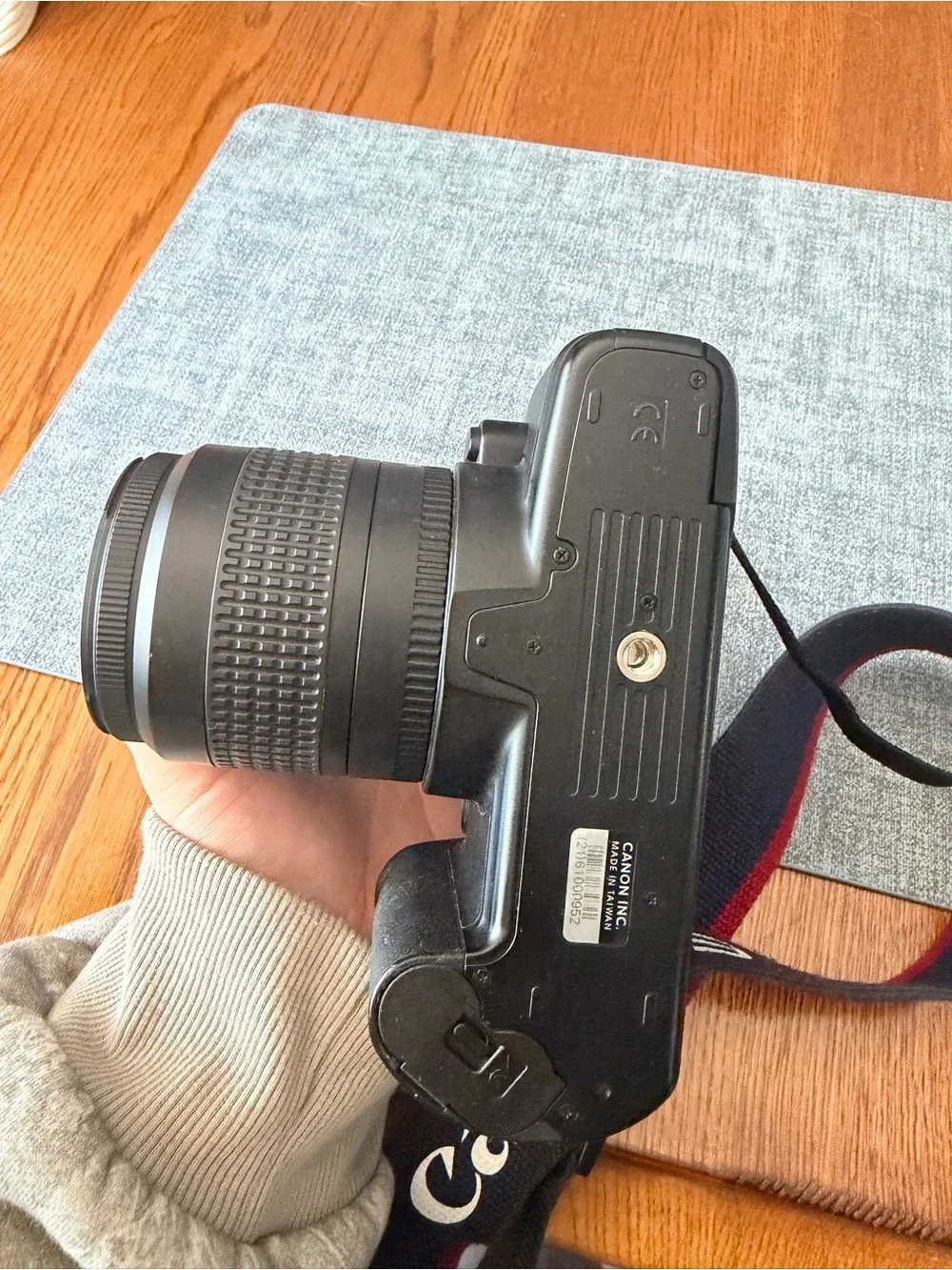 WORKING Canon DSLR Film Camera with Black Body and Blue-Red EOS Strap